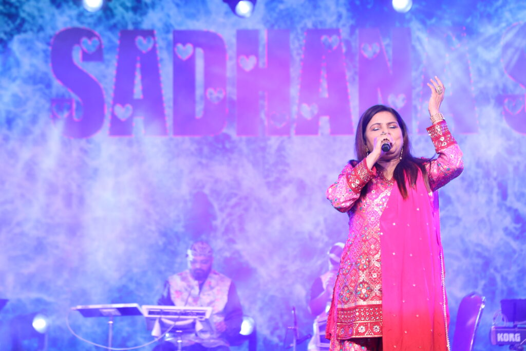 Sadhana Singh performing at the Numaish concert in Hyderabad, surrounded by an enthusiastic audience.